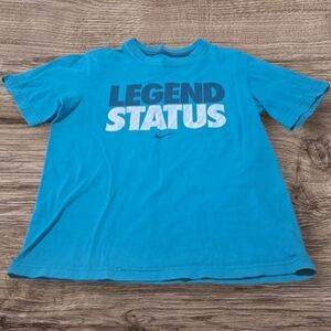BOY'S NIKE LEGEND STATUS SHIRT